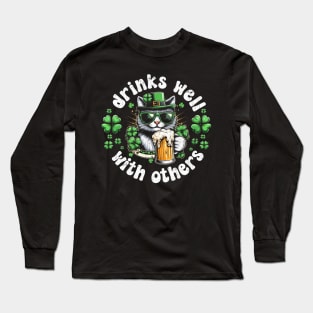 Drinks Well with others funny cat drinking beer St Patrick's day Long Sleeve T-Shirt